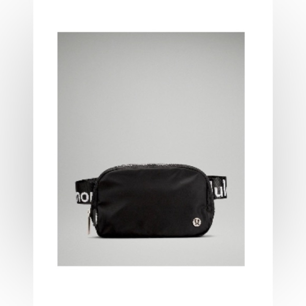 BLACK/WHITE Lululemon Everyday belt bag UNISEX